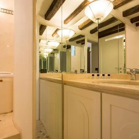 Astonish Cathedral View Lägenhet